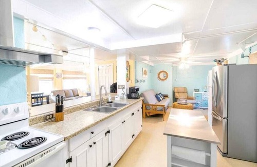 Grand Isle House | Gulf view! Beach Entry! 12 Guests, 4 Parking Spots