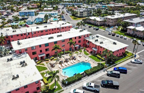 St. Pete Beach Condo | π΄ Gulf Winds #406 β Bright Beachside Escape with Balcony Views