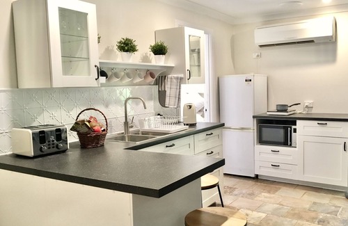 Hovea Bed & Breakfast | GUMLEAF MANOR - Luxury Farmstay Apartment