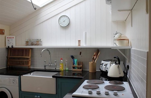 Upper Dicker Cottage | GUN HILL COTTAGE, pet friendly, with open fire in Heathfield