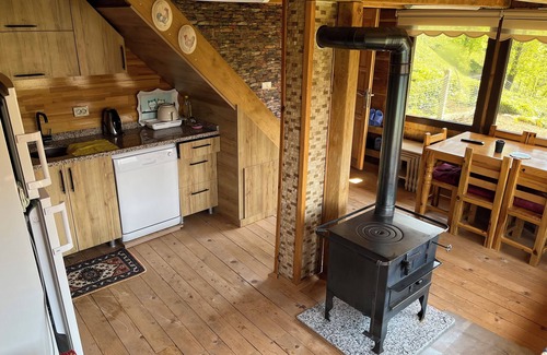 Camlihemsin Ski Chalet | Gunguli Chalet - Delightful 4-Bedroom in Çamlıhemşin