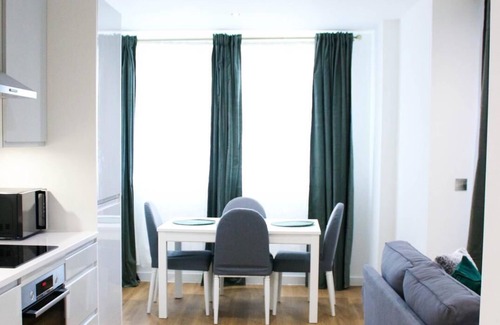 Newham Apartment | Guthrum Place 3 Bedrooms Luxury Apts Royal Wharf Dockland Gallions Reach DLR Stn