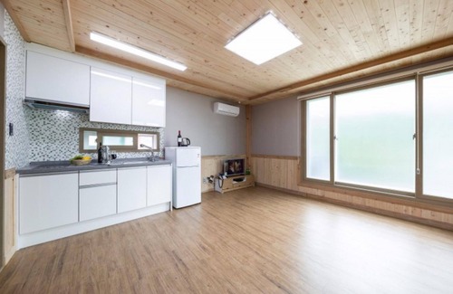 Chungdeje House | Gwangyang Seomjingang Geumteo Pension