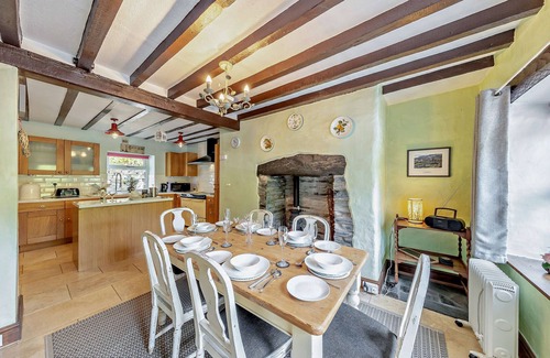 Machynlleth House | Gwel y Bryn - Three Bedroom House, Sleeps 6
