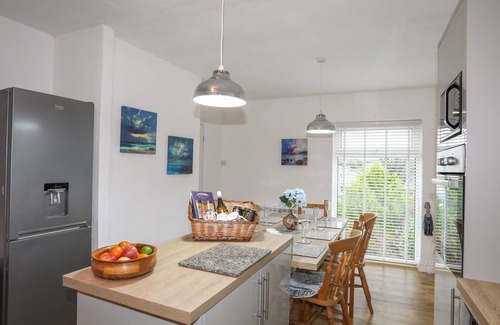 Llanbedrog Cottage | GWEN Y WAWR, pet friendly, with a garden in Llanbedrog
