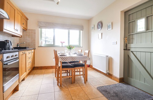 Golden Grove House | GWENNOL COTTAGE, pet friendly, character holiday cottage in Llandeilo