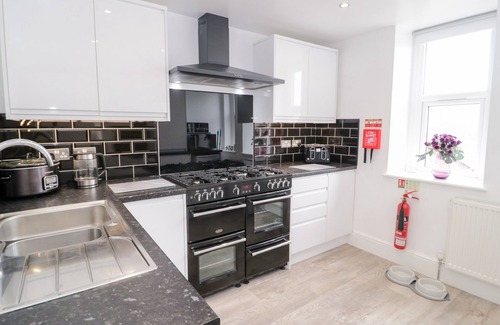 Penmaenmawr Cottage | GWYDER, pet friendly, country holiday cottage in Penmaenmawr
