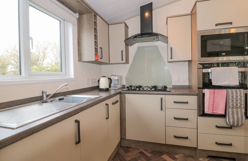 New Forest District Cottage | GWYDN LODGE, family friendly, with pool in Downton, Hampshire