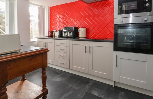 Dyserth Cottage | GWYNANT, family friendly, with a garden in Dyserth