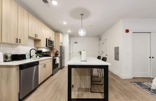 East Liberty Apartment | GYM+PARKING+HULU Near Universities|Shopping|UPMC