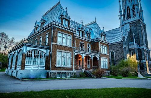 Chicoutimi Hotel | Hôtel Château Cran Chaud Chicoutimi