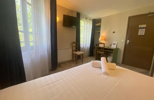 Le Vesinet Hotel | HÔTEL DES 3 MARCHES- Logis Hôtel Restaurant