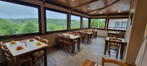 Lacapelle-Viescamp Hotel | Hôtel du Lac