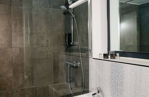 Roncq Hotel | Hôtel Kyriad Lille Nord - Roncq