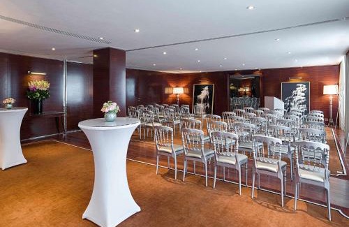 Faubourg-du-Roule Hotel | Hôtel Le Royal Monceau Raffles Paris