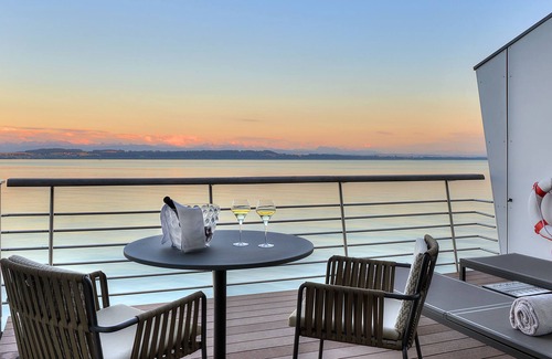 Neuchatel Hotel | Hôtel Palafitte