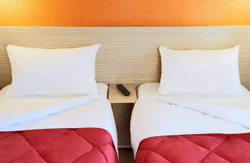 Sept Deniers - Ginestous Hotel | Hôtel Première Classe Toulouse Nord - Sesquières