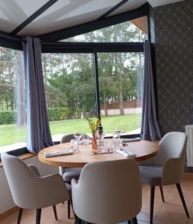 Anglards-de-Saint-Flour Hotel | Hôtel Restaurant Logis La Méridienne