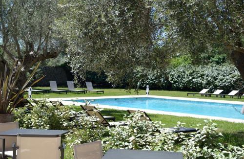 Vers-Pont-du-Gard Hotel | Hôtel & Restaurant de charme - La Bégude Saint-Pierre