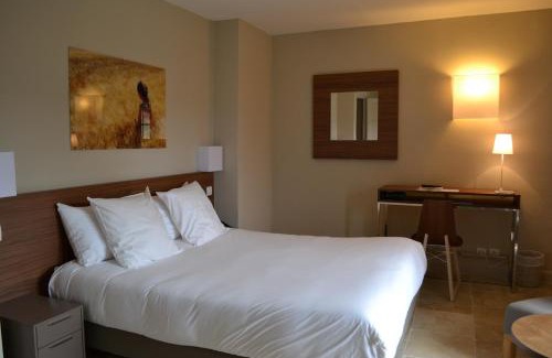 Vers-Pont-du-Gard Hotel | Hôtel & Restaurant de charme - La Bégude Saint-Pierre