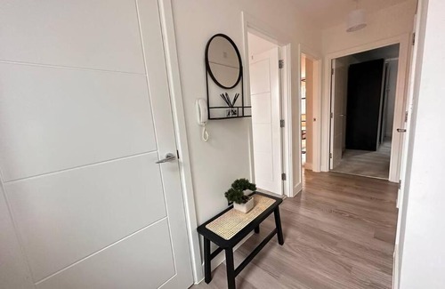 Crawley Apartment | Hömli Close2City Apartment