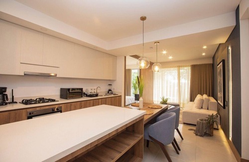 Granada Apartment | H106 - Amazing Comfort & Amenities, Pool, Security