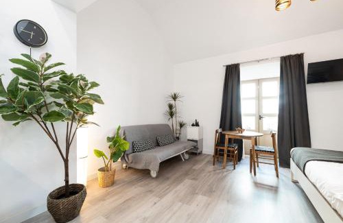 La Merced Apartment | H2M Hiniestrosa Studio french Balcony AACC WIFI