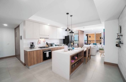 Granada Apartment | H809 - Penthouse Living | 2 Balconies | Pool | Gym