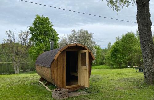 Rouge House | Haanjanaise talu