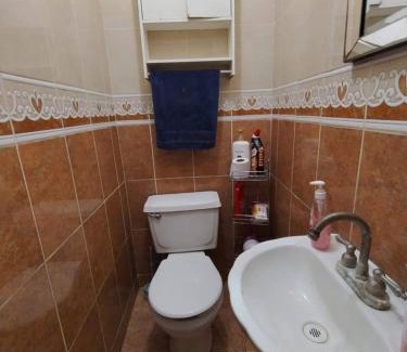 Matamoros House | Habitación 2 Camas Individuales, Baño Compartido