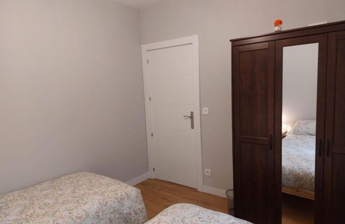 Iralabarri House | Habitación en apartamento con zonas comunes compartida H3