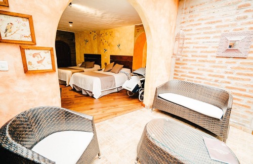 Pifo Hotel | Hacienda Las Cuevas Terra Lodge