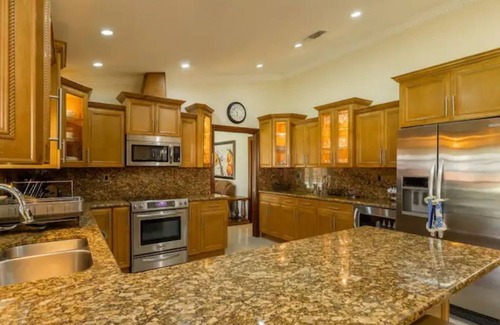 Richmond West House | Hacienda Rivas - Stunning 4 BR Villa - Miami
