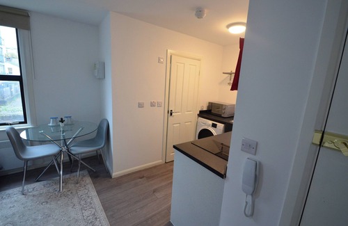 Leabridge House | Hackney E5 - Perfect for Couples Getaway
