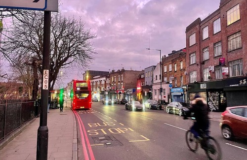 Leabridge House | Hackney Suites - Double En-suite Room (F1)