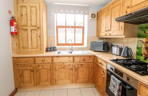 Over Haddon Cottage | HADDON COTTAGE, pet friendly, character holiday cottage in Bakewell