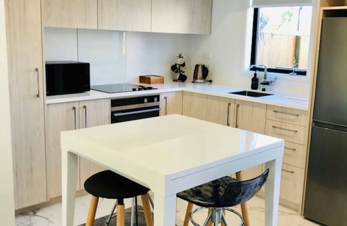 Riccarton Apartment | Hagley Townhouse 2 bed 1 bath