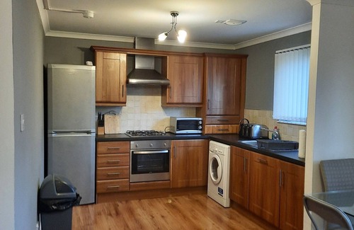 East Kilbride Apartment | Hairmyres home from home, close to the station and Hospital.