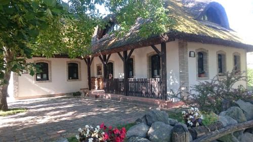 Gonyu House | Hajóskert Vendégház