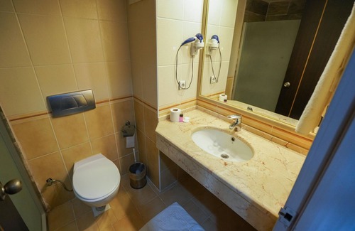 Karahayit Hotel | Halıcı Termal Otel