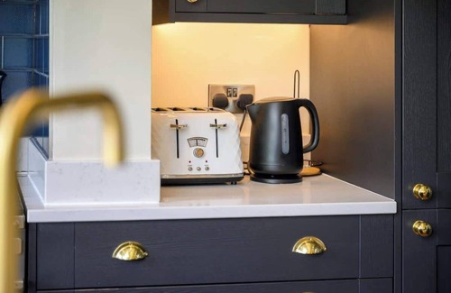 Trafford House | Hale family home Summ