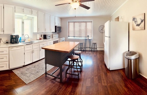 Long Lake House | "Hale" of a Get - Away! Charming lakefront cottage on all sports Long Lake.