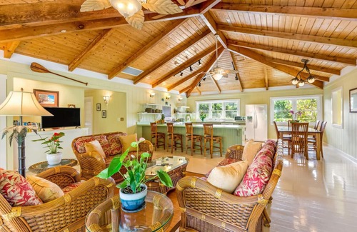 Wainiha House | Hale Pulelehu'a: 50 steps to Kauai's best beach!