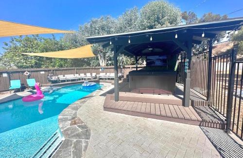 El Cajon Villa | Half ACRE Lux Pool SPA with FIREPIT ARCADE Grill Sleeps 40