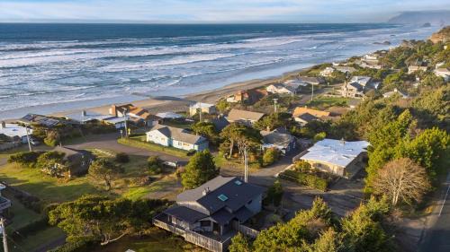 Arch Cape House | Half Block to Beach w Oceanview Patio Balcony The Shore Pine by AvantStay