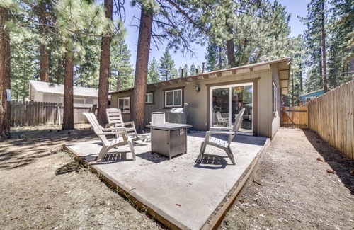 Al Tahoe House | half Mi to Lake Tahoe Pet-Friendly Cabin