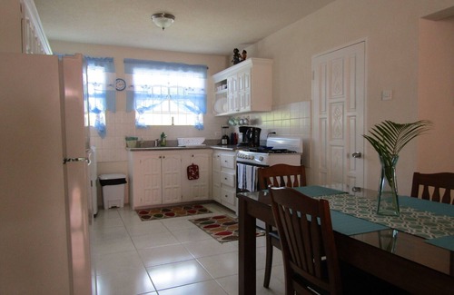 Maxwell Condo | Half Moon Bay/B1 your home away from home