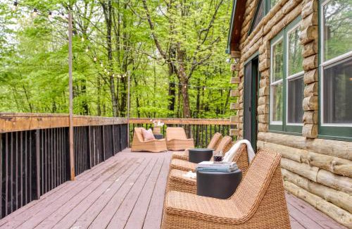 Great Barrington House | Half Moon by AvantStay 4BR Cabin w Large Deck Yard w Patio Outdoor Dining
