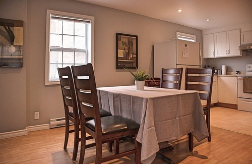 Timberlea Apartment | Halifax/Lakeside Bachelor Queen Bed Prvt Bath/Kitchen/Entrance (Front Unit)