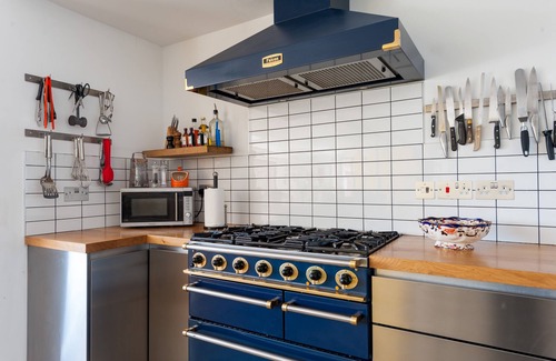 Boughton House | Hall Farmhouse. dog friendly, large outdoor pool, hot tub, firepit & XL BBQ